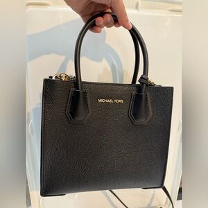 *NWT* Michael Kors Black Mercer leather crossbody bag